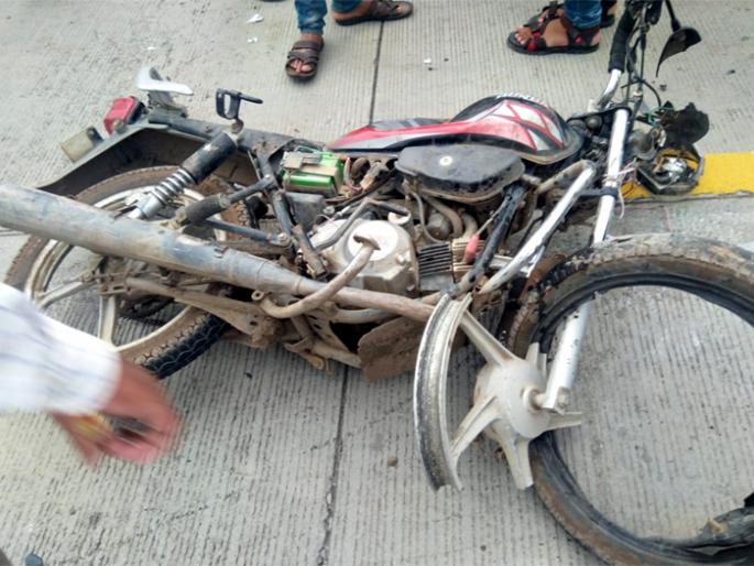 Two killed in two accidents; Four injured | दोन अपघातांत दोन ठार; चार जखमी Two killed in two accidents; Four injured | दोन अपघातांत दोन ठार; चार जखमी