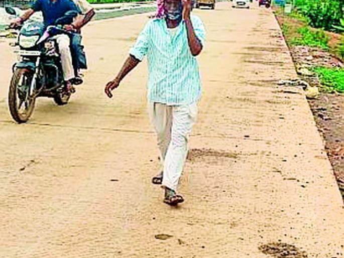 Age 74 years, but never traveled by car once in my life | वय वर्षे ७४, पण आयुष्यात एकदाही वाहनाने प्रवास नाही Age 74 years, but never traveled by car once in my life | वय वर्षे ७४, पण आयुष्यात एकदाही वाहनाने प्रवास नाही