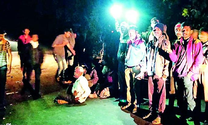Truck crush buffalo, four killed, six serious | भरधाव ट्रकने म्हशीचा कळप चिरडला, चार ठार, सहा गंभीर Truck crush buffalo, four killed, six serious | भरधाव ट्रकने म्हशीचा कळप चिरडला, चार ठार, सहा गंभीर