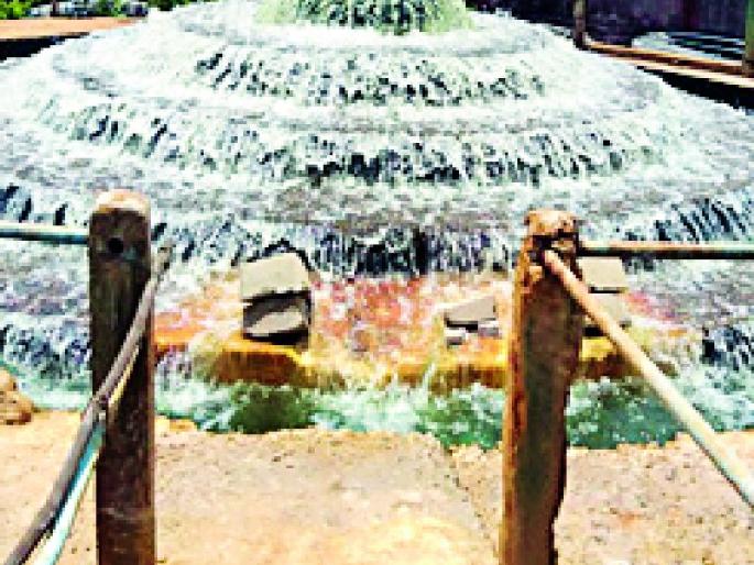 Only two employees handle the water purification center | जलशुद्धीकरण केंद्राचा कारभार सांभाळतात केवळ दोन कर्मचारी Only two employees handle the water purification center | जलशुद्धीकरण केंद्राचा कारभार सांभाळतात केवळ दोन कर्मचारी