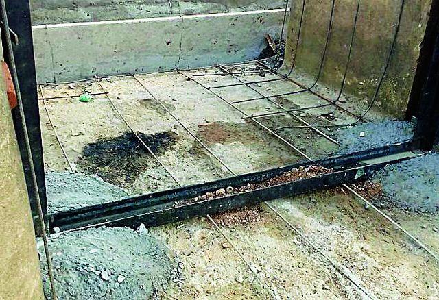 Indoor construction is inferior! | बंंधाऱ्याचे बांधकाम निकृष्ट!