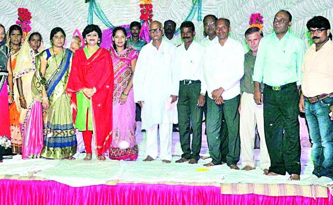 Do not forget about differences and develop development | मतभेद विसरुन विकासाची कास धरा