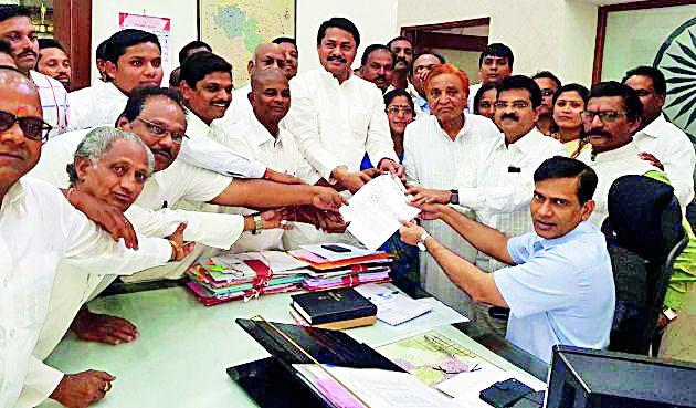 Make a compensation for the damage done | झालेल्या नुकसानीची भरपाई द्या Make a compensation for the damage done | झालेल्या नुकसानीची भरपाई द्या