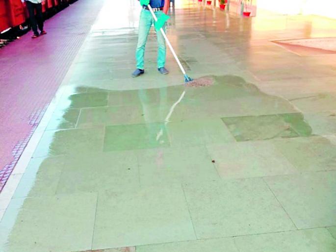 Spontaneous 'corona' closure in the district | जिल्ह्यात स्वयंस्फूर्त ‘कोरोना’बंदी