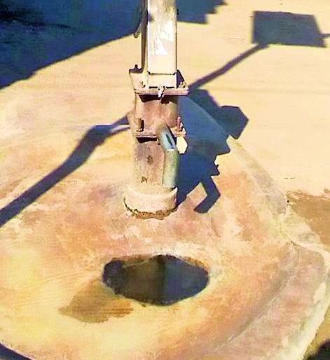 Three hundred handpumps closed | तीनशे हातपंप बंद Three hundred handpumps closed | तीनशे हातपंप बंद