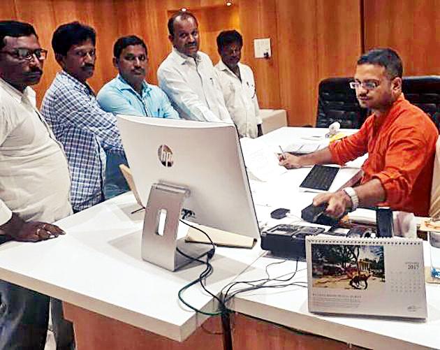 Demand for compensation to farmers | शेतकºयांना नुकसानभरपाई देण्याची मागणी