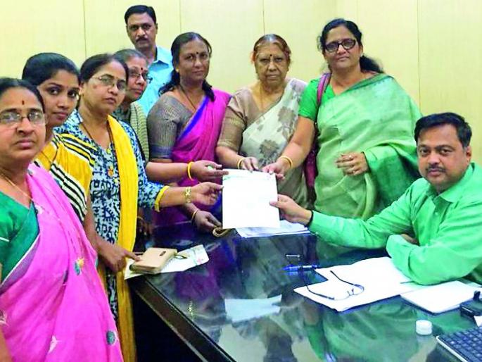 Sanitary napkins leave GST | सॅनिटरी नॅपकिन्सला जीएसटीतून वगळा Sanitary napkins leave GST | सॅनिटरी नॅपकिन्सला जीएसटीतून वगळा