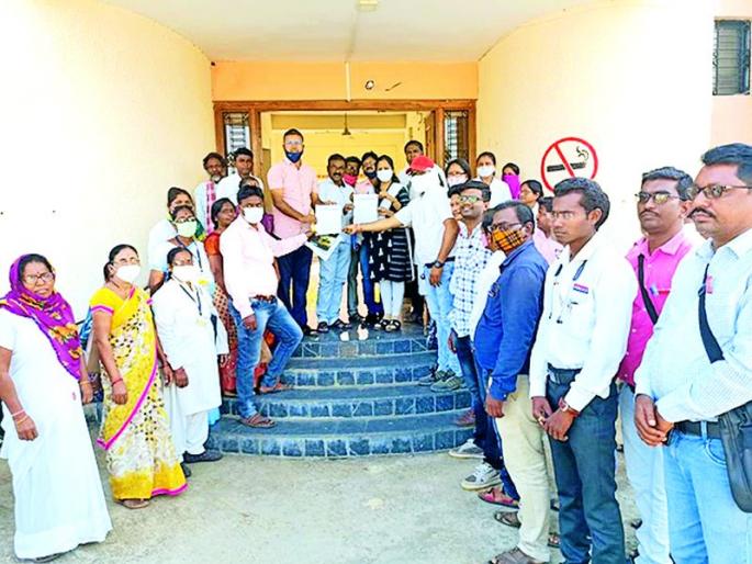 Health workers boycott vaccination in Chimur from today | आजपासून चिमूरमध्ये आरोग्य कर्मचाऱ्यांचा लसीकरणावर बहिष्कार Health workers boycott vaccination in Chimur from today | आजपासून चिमूरमध्ये आरोग्य कर्मचाऱ्यांचा लसीकरणावर बहिष्कार