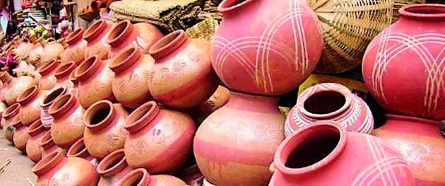 Convert to the monster due to water business | पाणी व्यवसायामुळे माठांवर संक्रांत Convert to the monster due to water business | पाणी व्यवसायामुळे माठांवर संक्रांत