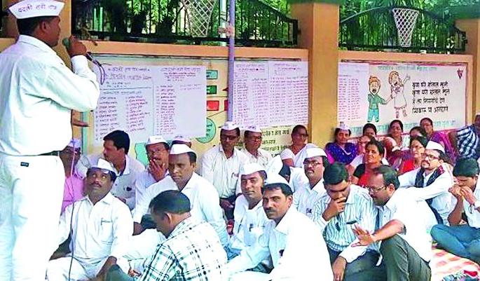 Fasting 'team' fasting | ‘बदली हवी टीम’चे उपोषण