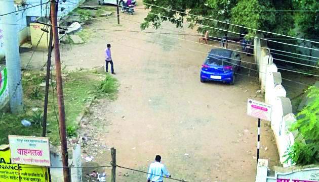 Municipal parking zone dew | मनपाचे पार्किंग झोन ओस