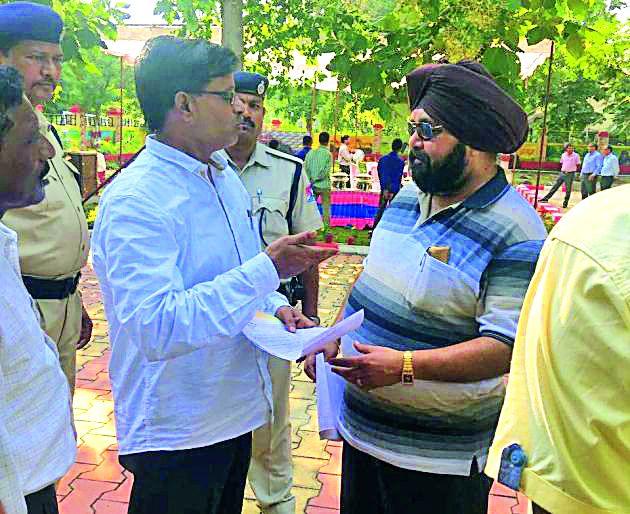 Wait for the approval of the Planning Commission for Nagbhid-Nagpur Broadgase | नागभीड-नागपूर ब्रॉडगेजला नियोजन आयोगाच्या मंजुरीची प्रतीक्षा Wait for the approval of the Planning Commission for Nagbhid-Nagpur Broadgase | नागभीड-नागपूर ब्रॉडगेजला नियोजन आयोगाच्या मंजुरीची प्रतीक्षा