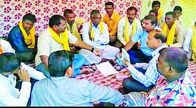 Within two hours after the movement of the tribals shook the machinery | आदिवासींच्या आंदोलनानंतर दोन तासातच यंत्रणा हादरली Within two hours after the movement of the tribals shook the machinery | आदिवासींच्या आंदोलनानंतर दोन तासातच यंत्रणा हादरली