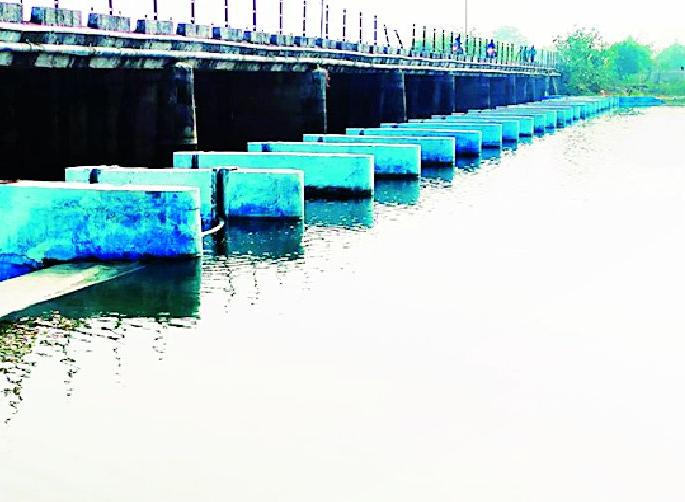 Arch, increase in irrigation due to pilot embankments | आर्च, पायलट बंधाऱ्यांमुळे सिंचनात वाढ Arch, increase in irrigation due to pilot embankments | आर्च, पायलट बंधाऱ्यांमुळे सिंचनात वाढ