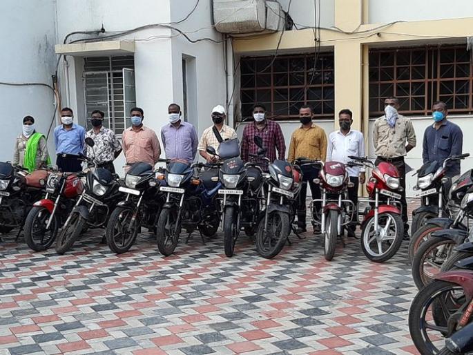 Bunty-Bubbly stole 25 bikes for fun | मौजमस्तीसाठी ‘बंटी-बबली’ने चोरल्या तब्बल २५ दुचाकी Bunty-Bubbly stole 25 bikes for fun | मौजमस्तीसाठी ‘बंटी-बबली’ने चोरल्या तब्बल २५ दुचाकी
