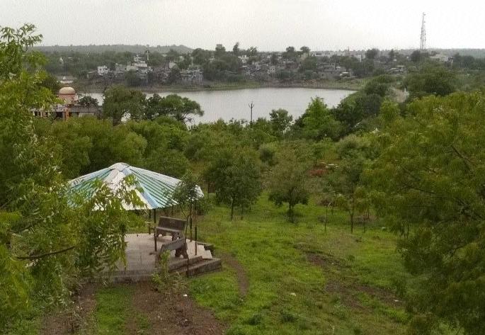 The tourist spot fell dew | पर्यटनस्थळ पडले ओस