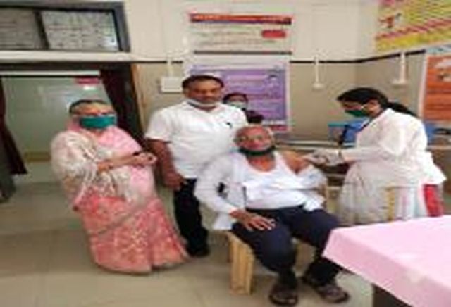 The rural department in Malegaon has crossed the lakh mark of vaccination | मालेगावातील ग्रामीण विभागाने केला लसीकरणाचा लाखाचा टप्पा पार