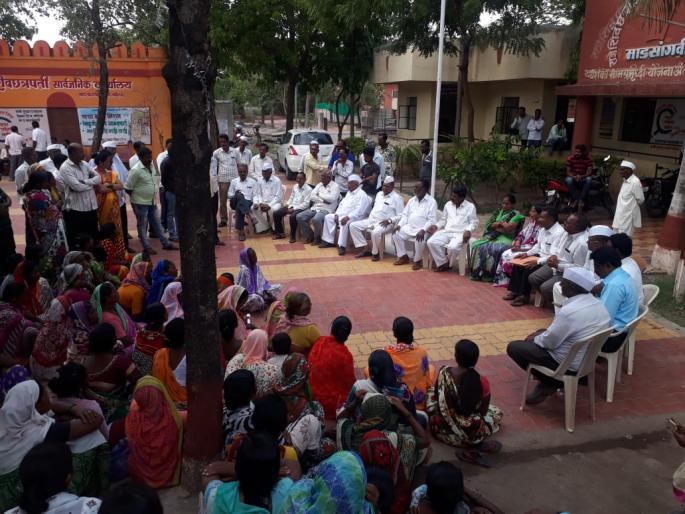 Gram Sabhacha resolution of drinking water in Madasangvi village | माडसांगवी गावात दारूबंदीचा ग्रामसभेचा ठराव Gram Sabhacha resolution of drinking water in Madasangvi village | माडसांगवी गावात दारूबंदीचा ग्रामसभेचा ठराव