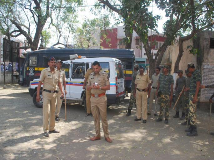 Dhule Panchayat Committee rejects unanimity resolution against 16, rejects 3 votes against 3 votes | धुळे पंचायत समिती सभापतींविरूद्धचा अविश्वास ठराव १६ विरूद्ध ३ मतांनी फेटाळला Dhule Panchayat Committee rejects unanimity resolution against 16, rejects 3 votes against 3 votes | धुळे पंचायत समिती सभापतींविरूद्धचा अविश्वास ठराव १६ विरूद्ध ३ मतांनी फेटाळला