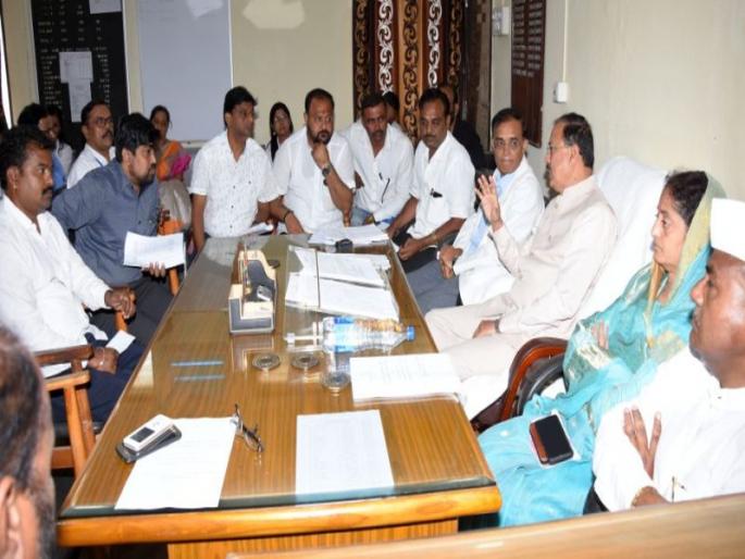 Prevent bloating of patients in Dhule | धुळ्यात रुग्णांची होणारी हेळसांड वेळीच रोखा Prevent bloating of patients in Dhule | धुळ्यात रुग्णांची होणारी हेळसांड वेळीच रोखा