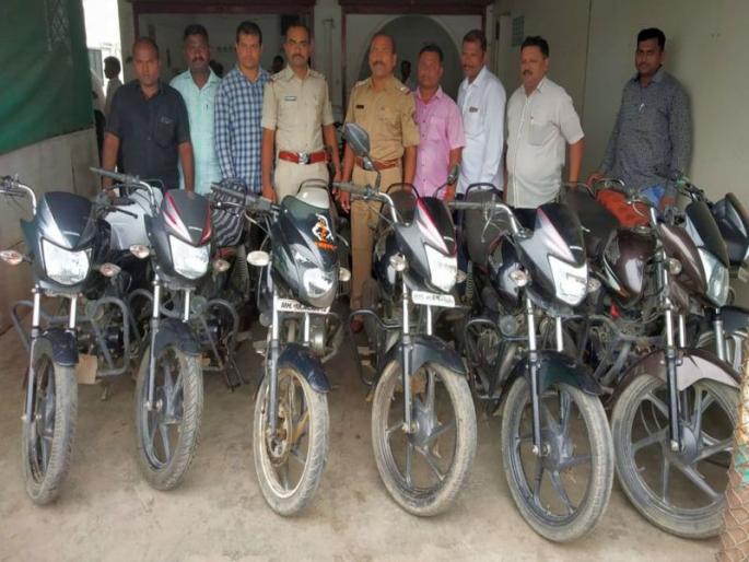 Get 17 Stolen Stolen In Dhule | धुळ्यात चोरीच्या १७ दुचाकी हस्तगत Get 17 Stolen Stolen In Dhule | धुळ्यात चोरीच्या १७ दुचाकी हस्तगत