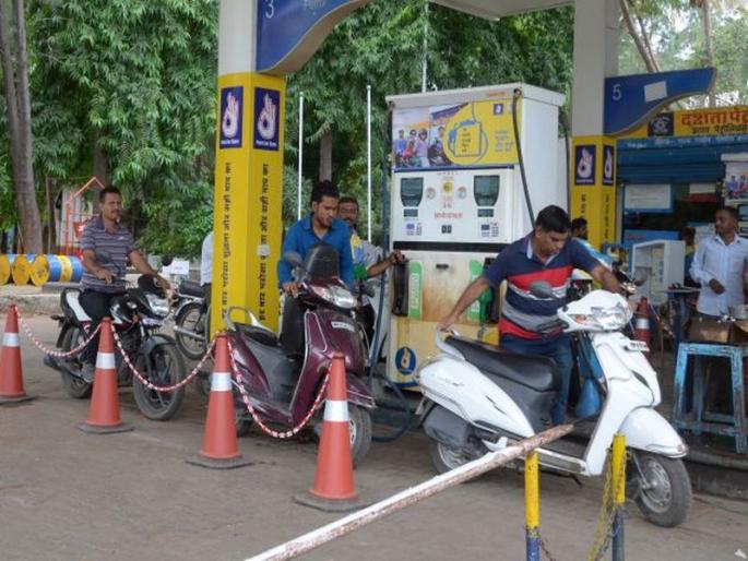 In the city of Dhule, on a petty petty naval dome | धुळे शहरात पेट्रोल नव्वदीच्या उंबरठ्यावर In the city of Dhule, on a petty petty naval dome | धुळे शहरात पेट्रोल नव्वदीच्या उंबरठ्यावर