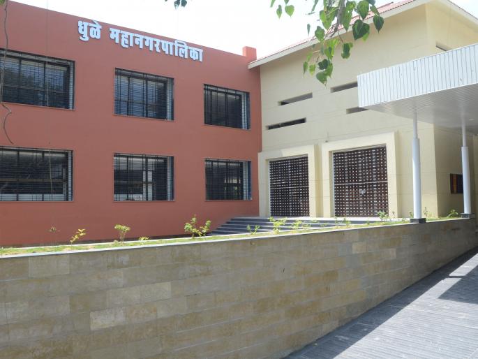 The administration was in front of the camels too | उंटअळयांसमोरही प्रशासन हतबल़़़़ The administration was in front of the camels too | उंटअळयांसमोरही प्रशासन हतबल़़़़