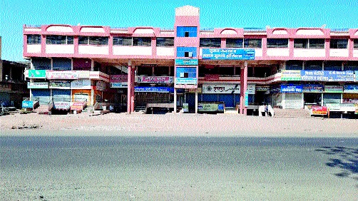 Shops closed in Dindori taluka | दिंडोरी तालुक्यात दुकाने बंद Shops closed in Dindori taluka | दिंडोरी तालुक्यात दुकाने बंद