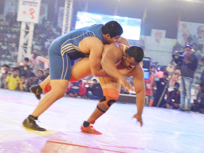 Maharashtra kesari final fight between Abhijit, Sheikh | अभिजीत, शेखमध्ये रंगणार महाराष्ट्र केसरी किताबाची लढत Maharashtra kesari final fight between Abhijit, Sheikh | अभिजीत, शेखमध्ये रंगणार महाराष्ट्र केसरी किताबाची लढत