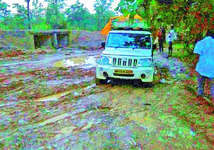 Stop the traffic on the Jinganoor-Sarakonda road | झिंगानूर-सिरकोंडा मार्गावरील वाहतूक बंद Stop the traffic on the Jinganoor-Sarakonda road | झिंगानूर-सिरकोंडा मार्गावरील वाहतूक बंद