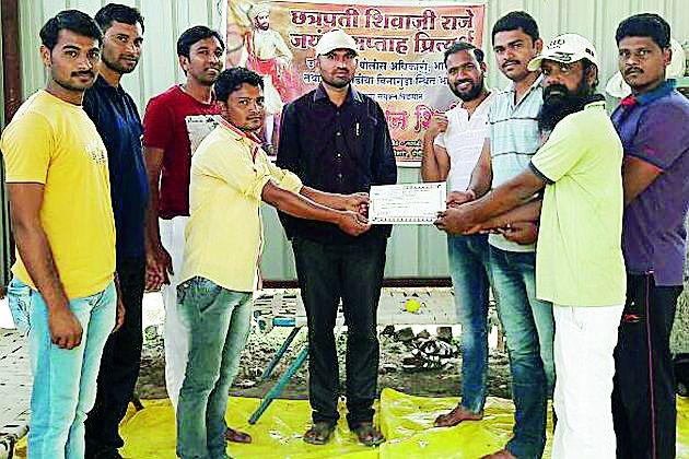 43 blood donation in Bhamrangad | भामरागडात ४३ जणांचे रक्तदान 43 blood donation in Bhamrangad | भामरागडात ४३ जणांचे रक्तदान