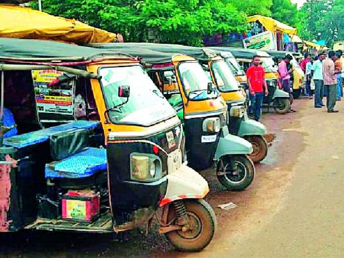 Auto transport after espionage talks | एसपींशी चर्चेनंतर आॅटोची वाहतूक सुरू Auto transport after espionage talks | एसपींशी चर्चेनंतर आॅटोची वाहतूक सुरू