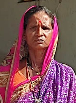 A woman laborer with a sickle gave a fight to a tiger; Thrilling struggle in Gadchiroli district | हातात विळा घेऊन शेतमजूर महिलेने दिली वाघाशी झुंज; गडचिरोली जिल्ह्यातील घटना