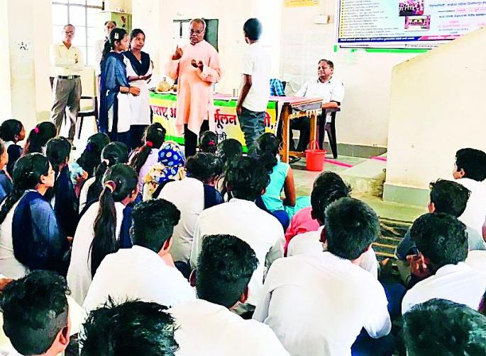 Kotgul's ashram is still devoid of students | कोटगूलची आश्रमशाळा अजूनही विद्यार्थ्यांनाविना ओस Kotgul's ashram is still devoid of students | कोटगूलची आश्रमशाळा अजूनही विद्यार्थ्यांनाविना ओस