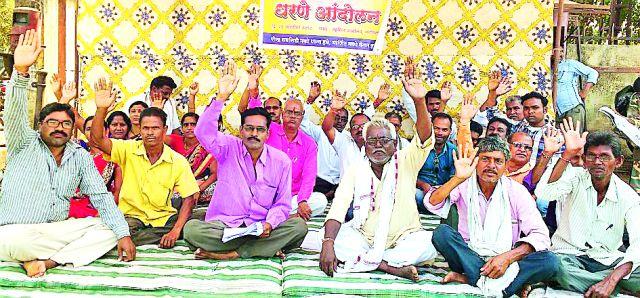 Give grain to the poor | गोरगरिबांना धान्यच द्या Give grain to the poor | गोरगरिबांना धान्यच द्या