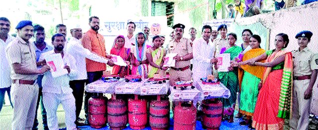 Free gas connection by Forest Department | वनविभागातर्फे मोफत गॅस कनेक्शन