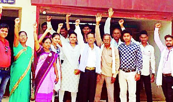 Continuing the stuttering of the postmen | डाकसेवकांचा बेमुदत संप सुरू Continuing the stuttering of the postmen | डाकसेवकांचा बेमुदत संप सुरू