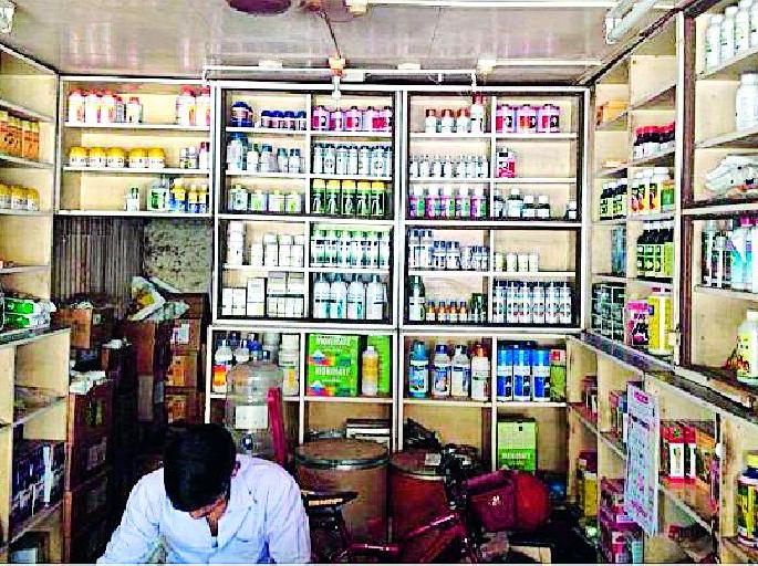 'That' has been issued to the Director of Agriculture Center | ‘त्या’ कृषी केंद्र संचालकांना बजावली नोटीस 'That' has been issued to the Director of Agriculture Center | ‘त्या’ कृषी केंद्र संचालकांना बजावली नोटीस