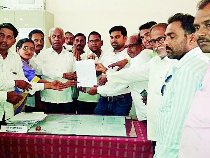 Farmer deposits debt forgiveness into account | शेतकरी कर्जमाफीचे पैसे खात्यात जमा करा Farmer deposits debt forgiveness into account | शेतकरी कर्जमाफीचे पैसे खात्यात जमा करा