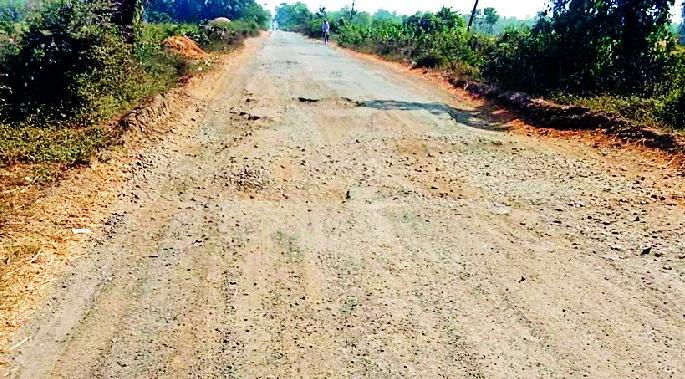 Invitation to Kamatha-Panjarra road accident | कामठा-पांजरा रस्ता अपघाताला आमंत्रण Invitation to Kamatha-Panjarra road accident | कामठा-पांजरा रस्ता अपघाताला आमंत्रण