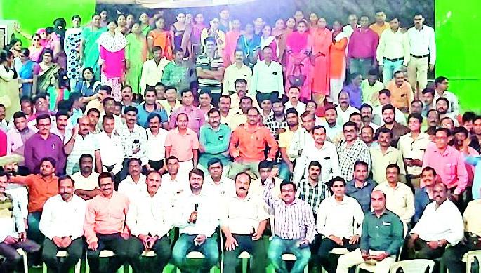 Punishment for Rural Service Employees | शासन निर्णय डावलणाऱ्या ग्रामसेवकाला दंड