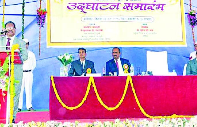 Let the parties know as the centerpiece and get the right justice | पक्षकारांना केंद्रबिंदू मानून योग्य न्याय मिळवून द्या Let the parties know as the centerpiece and get the right justice | पक्षकारांना केंद्रबिंदू मानून योग्य न्याय मिळवून द्या