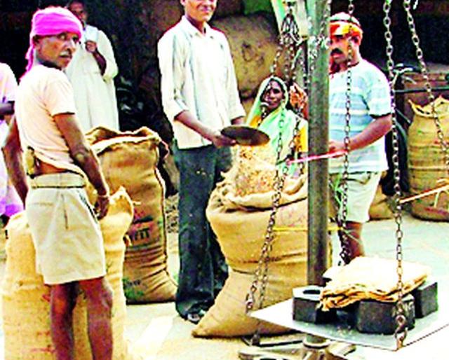 Approval of 57 Paddy Purchasing Centers in the district | जिल्ह्यातील ५७ धान खरेदी केंद्रांना मंजूरी Approval of 57 Paddy Purchasing Centers in the district | जिल्ह्यातील ५७ धान खरेदी केंद्रांना मंजूरी