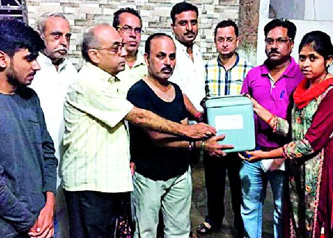 Eye donation in the posthumous of Rukmani Advani | रुक्मणी आडवानी यांचे मरणोपरांत नेत्रदान Eye donation in the posthumous of Rukmani Advani | रुक्मणी आडवानी यांचे मरणोपरांत नेत्रदान