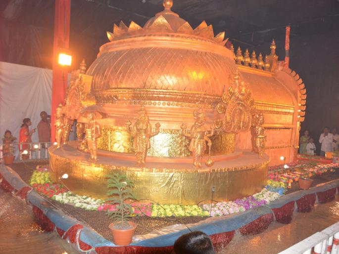 Vishnu's Dashavtar in Ganesh festival | विष्णूच्या दशावताराने जालनेकर मंत्रमुग्ध Vishnu's Dashavtar in Ganesh festival | विष्णूच्या दशावताराने जालनेकर मंत्रमुग्ध