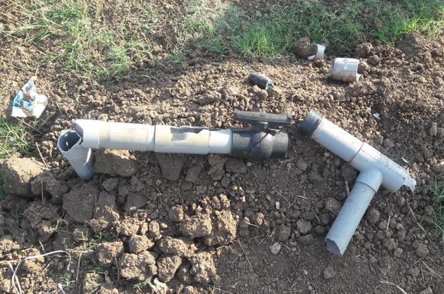 700 plants of Citrus limetta cut off | मोसंबीची ७०० रोपे टाकली तोडून 700 plants of Citrus limetta cut off | मोसंबीची ७०० रोपे टाकली तोडून