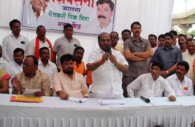 We will teach a lesson to Insurance companies | विमा कंपन्यांना वठणीवर आणणार We will teach a lesson to Insurance companies | विमा कंपन्यांना वठणीवर आणणार