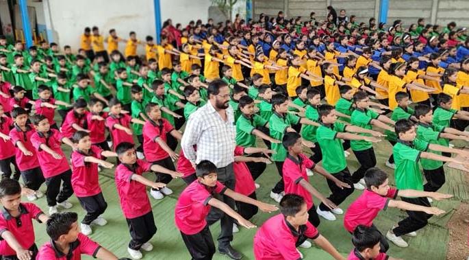 World yoga day celebrated in schools |  जागतिक योग दिन उत्साहात साजरा