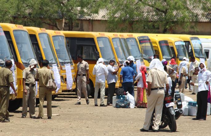 10 voting centers for women | महिलांसाठी १० सखी मतदान केंद्रे 10 voting centers for women | महिलांसाठी १० सखी मतदान केंद्रे