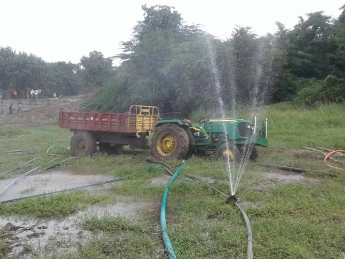 Sandakasar police attack | वाळूतस्करांचा पोलिसांवर हल्ला Sandakasar police attack | वाळूतस्करांचा पोलिसांवर हल्ला